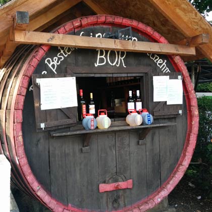 Weinstand in Balatonlelle zum Weinfest